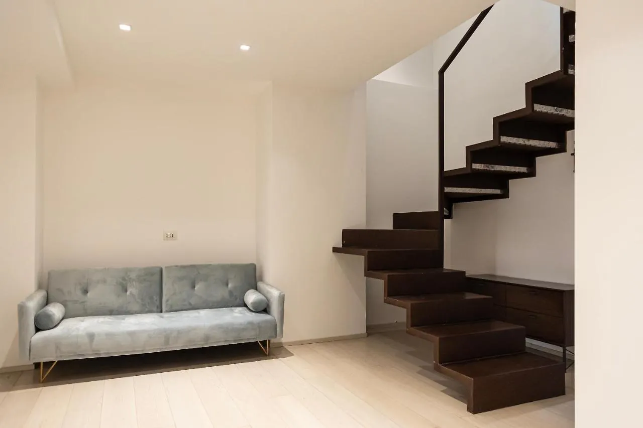 Apartment Elegante E Spazioso Quadrilocale In Porta Venezia Milan Italy