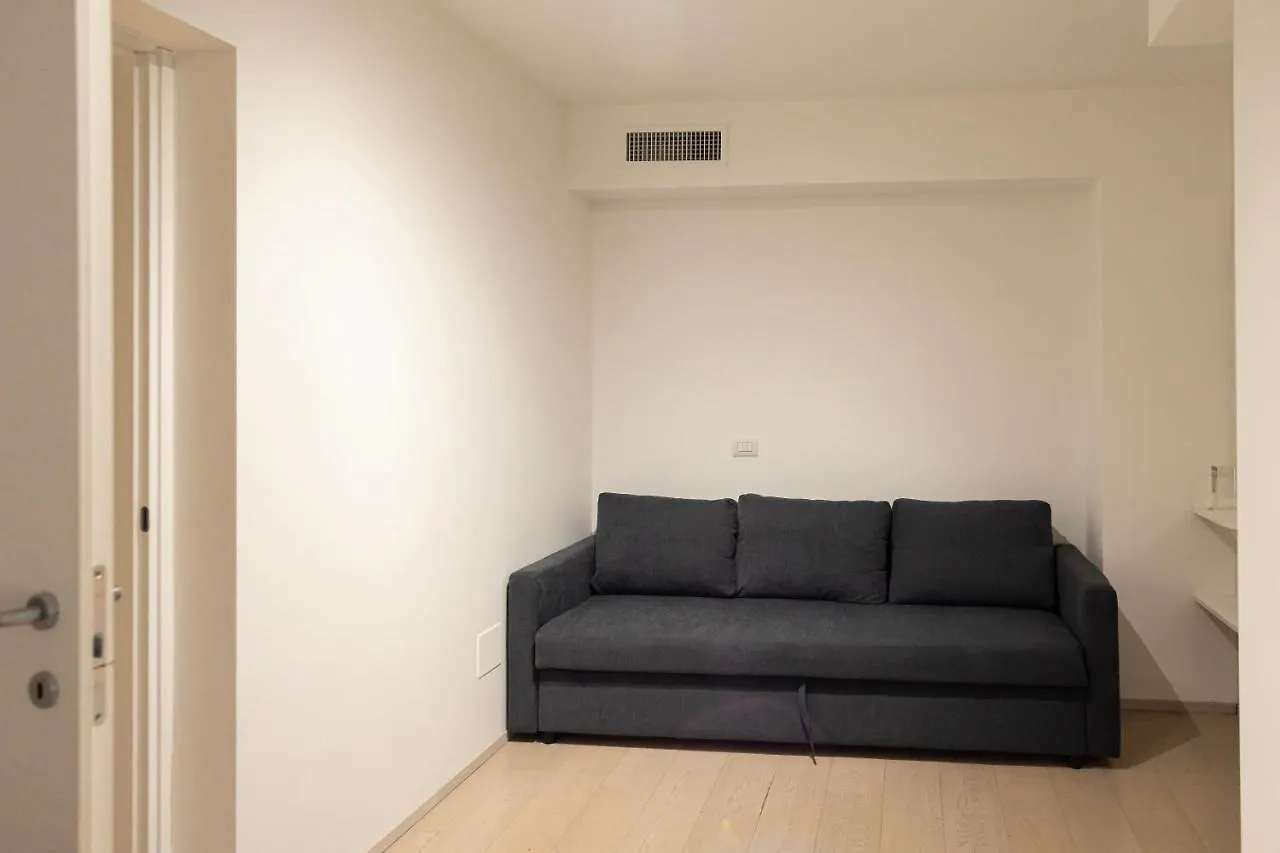 Apartment Elegante E Spazioso Quadrilocale In Porta Venezia Milan