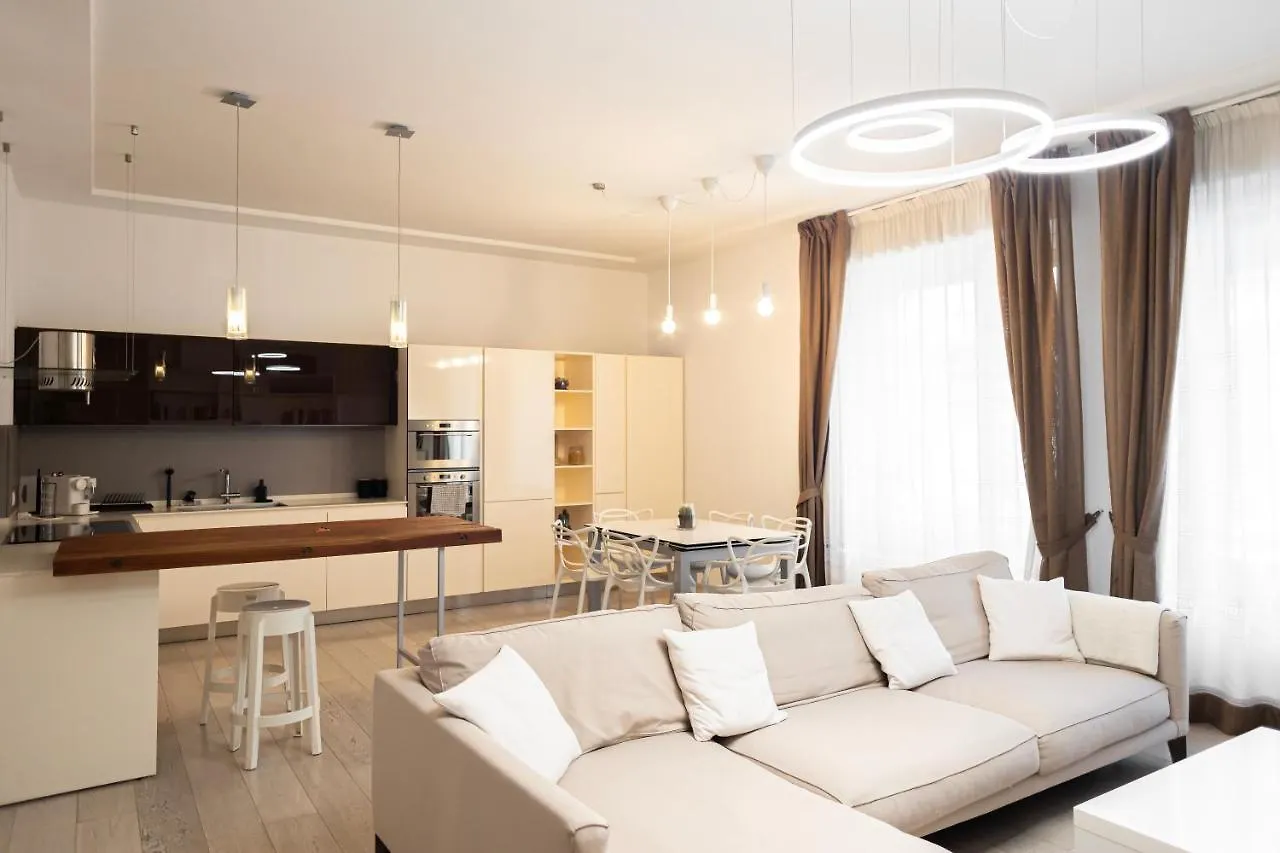 Elegante E Spazioso Quadrilocale In Porta Venezia Milán Italia