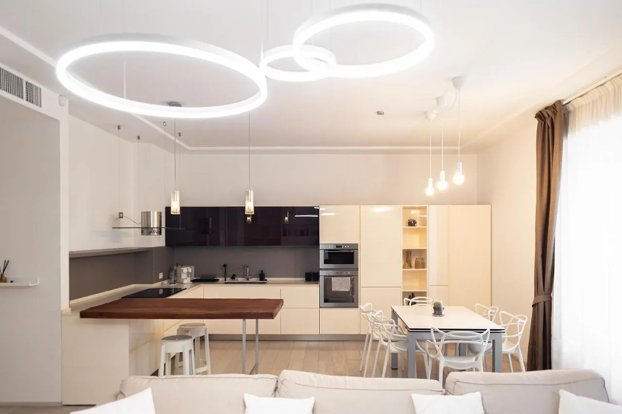 Apartamento Elegante E Spazioso Quadrilocale In Porta Venezia Milán