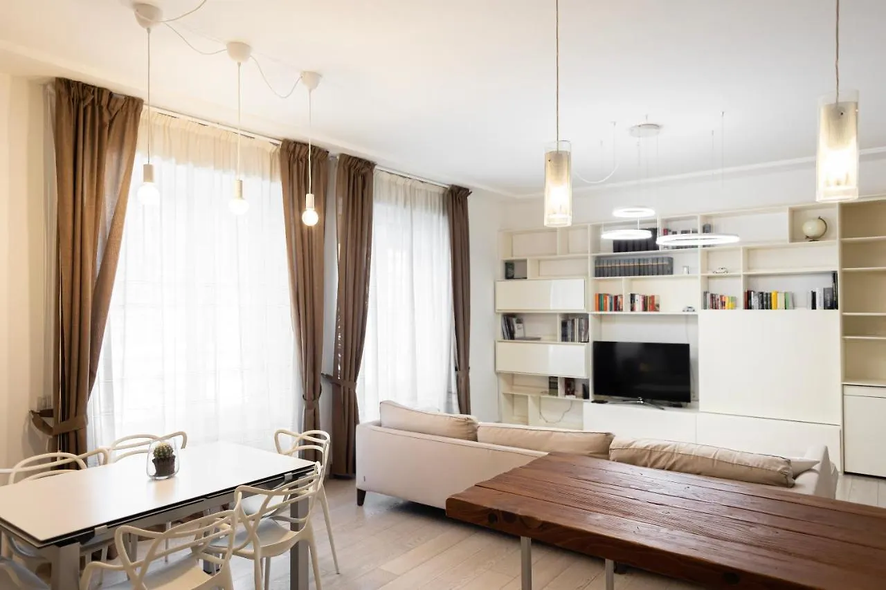 Apartamento Elegante E Spazioso Quadrilocale In Porta Venezia Milán