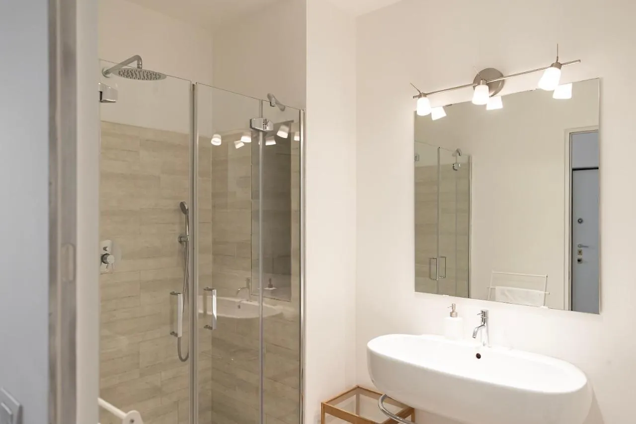 Elegante E Spazioso Quadrilocale In Porta Venezia Milán 0*,  Italia